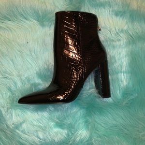 BRAND NEW STEVE MADDEN SNAKESKIN BOOTS